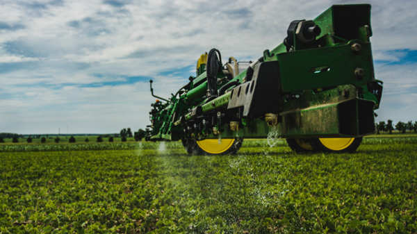 CFS has over 20 years of experience in custom spraying. Finding the best products and method of application to help you manage pests is our specialty. Whether it be fungicides, herbicides or insecticides, we will ensure that the job is done efficiently and effectively. Our certified agronomists are always here to help you make decisions for your fields.