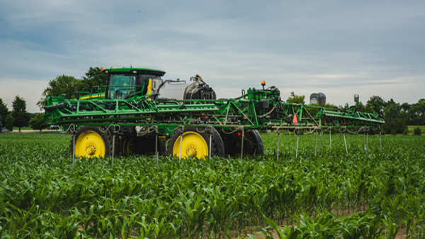 Is your corn satisfied? Sidedressing additional nitrogen can increase corn yields. Applying nitrogen when the corn needs it is better for the environment and for your bottom line. Did you know corn uses almost 33% of its total nitrogen after tasseling? With our custom drop pipes we can sidedress corn from knee height to tassel to ensure your corn has nitrogen when it needs it most. Using our Soil Scan machine we can determine exactly how much nitrogen your corn needs to achieve full yield potential.
